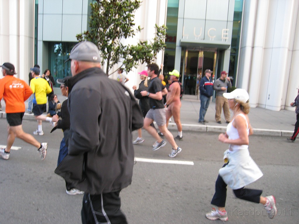 2011 Bay to Breakers Sunday 0270.JPG - I was able to participate in the 2011, 100th anniversary of the San Francisco Bay to Breakers 12K race. A great weekend for sight seeing and racing.